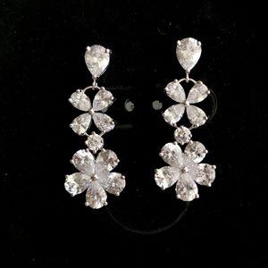 NWT Silver CZ daisy drop gala earrings